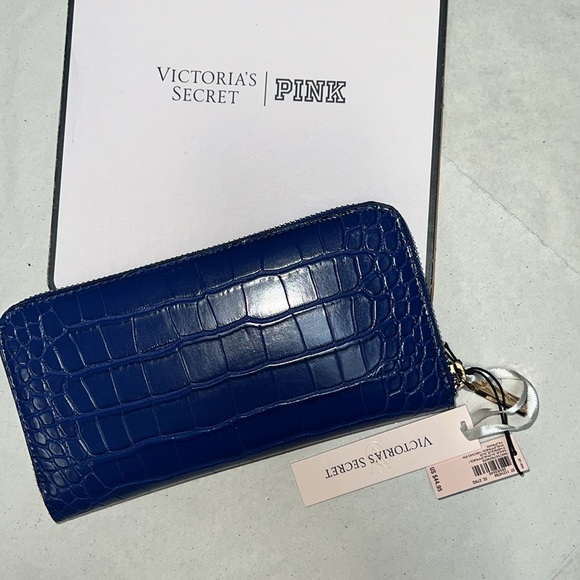 Victoria’s Secret Large Zip Up Wallet - Picture 2 of 9